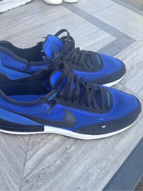 Nike Men’s Blue and Black Low-Top Athletic Sneakers